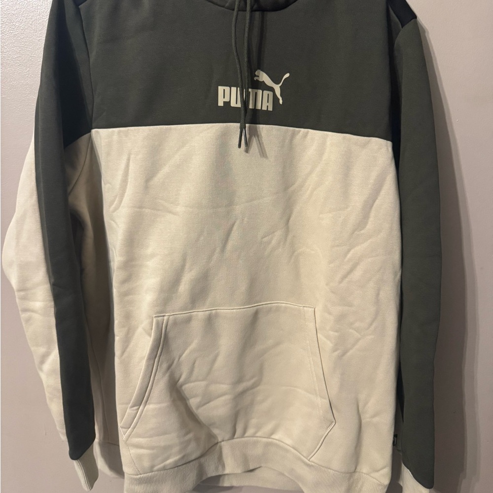 PUMA Men's Hoodie - Green and Cream